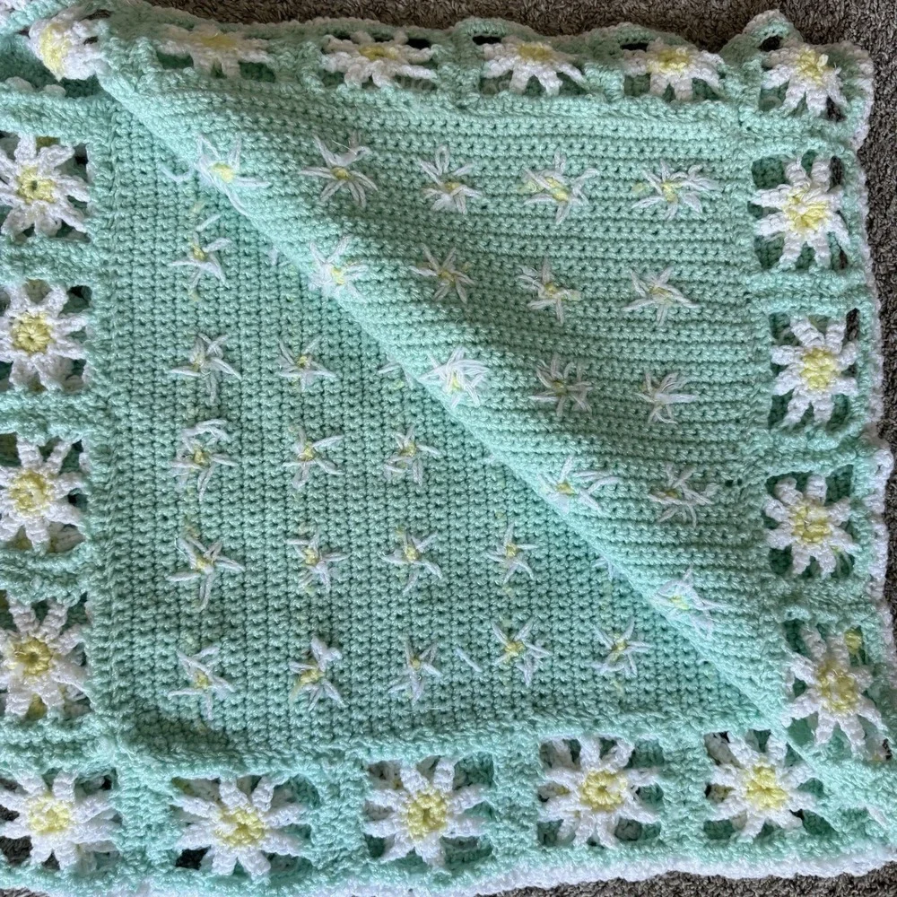 Vintage Daisy 3D Handmade Crochet Afghan Throw Coverlet Grannycore 43